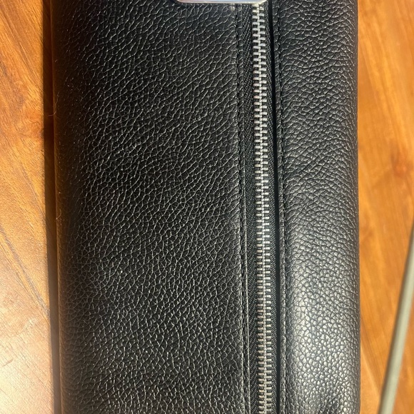 Black Micheal kors wallet! Excellent condition - Picture 3 of 10